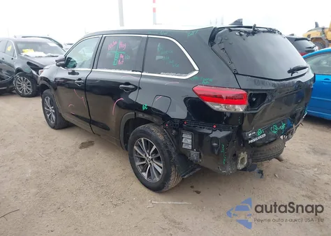 2018 Toyota Highlander Xle z USA, uszkodzony, nr VIN 5TDJZRFH9JS843737